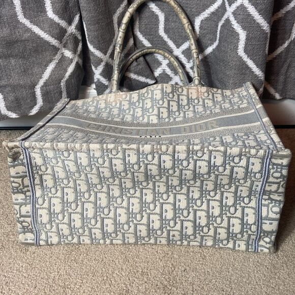CHRISTIAN DIOR MEDIUM BOOK TOTE ECRU WHITE AND GRAY OBLIQUE EMBROIDED W/ COA - Picture 9 of 10